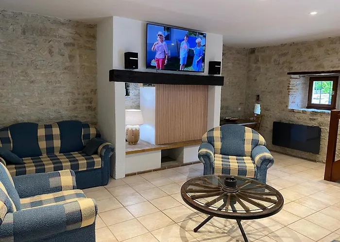 Loetitia A La Campagne 21 Peoples , 9 Rooms, Pool Bétaille