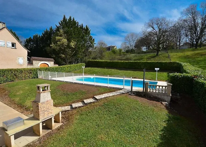 Prázdninový dům Loetitia A La Campagne 21 Peoples , 9 Rooms, Pool Bétaille